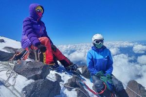 Спорядження для сходжень на найвищі вершини Альп і Кавказу літом